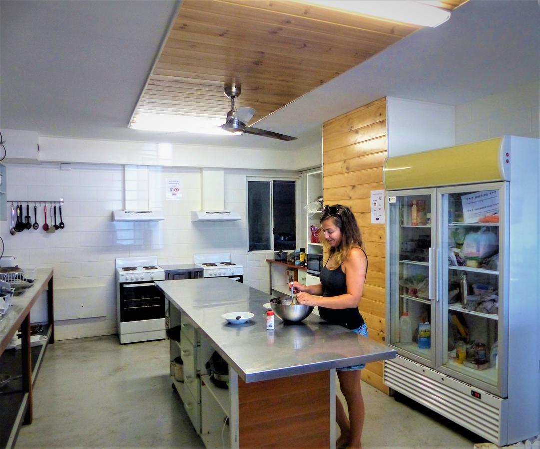 Foreign Exchange Accommodation-Beachside ทาวน์วิล ภายนอก รูปภาพ